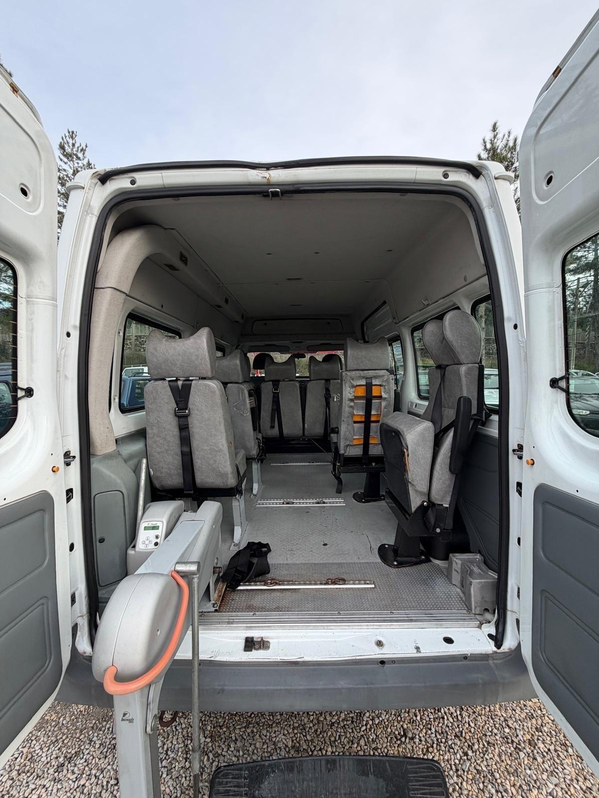 Ford transit 9 posti pedana idraulica x carrozzina