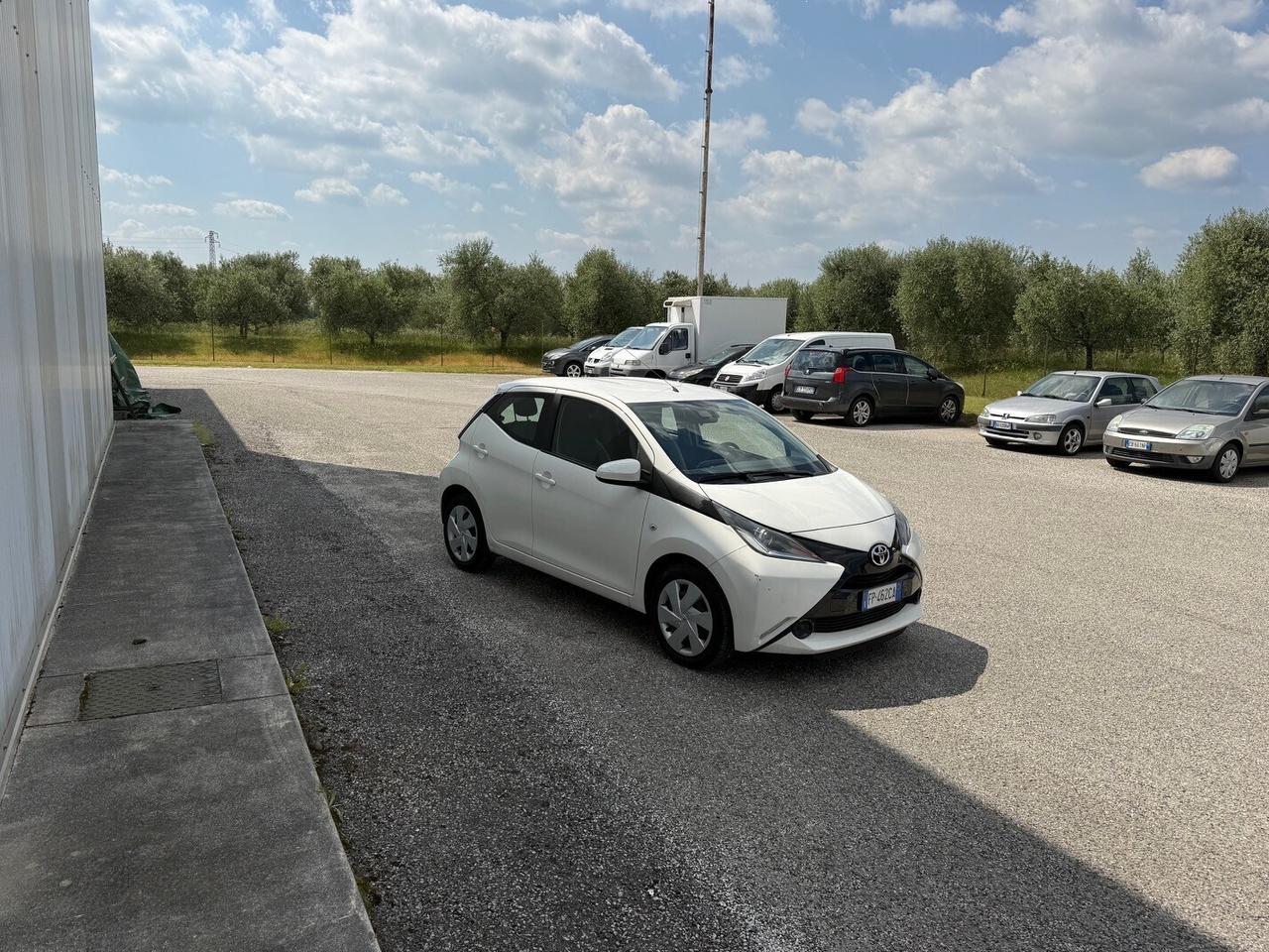 Toyota Aygo 1.0 VVT-i 72 CV 5 porte x-play