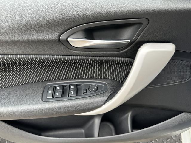 BMW 118 i 5p. Unique BIANCO PERLA