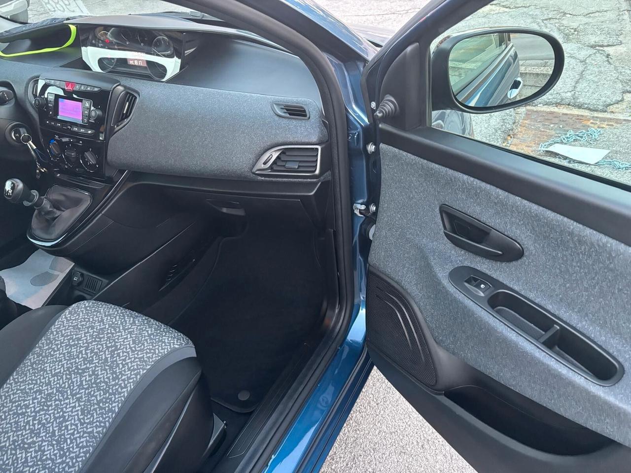 Lancia Ypsilon 1.0 FireFly 5 porte S&S Hybrid UnYca