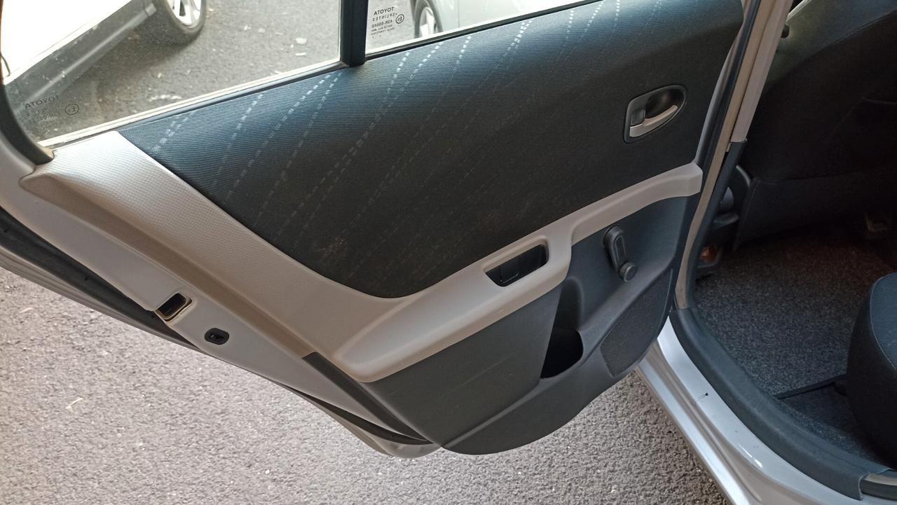 Toyota Yaris 1.4 D-4D 5 porte M-MT Sol automatica