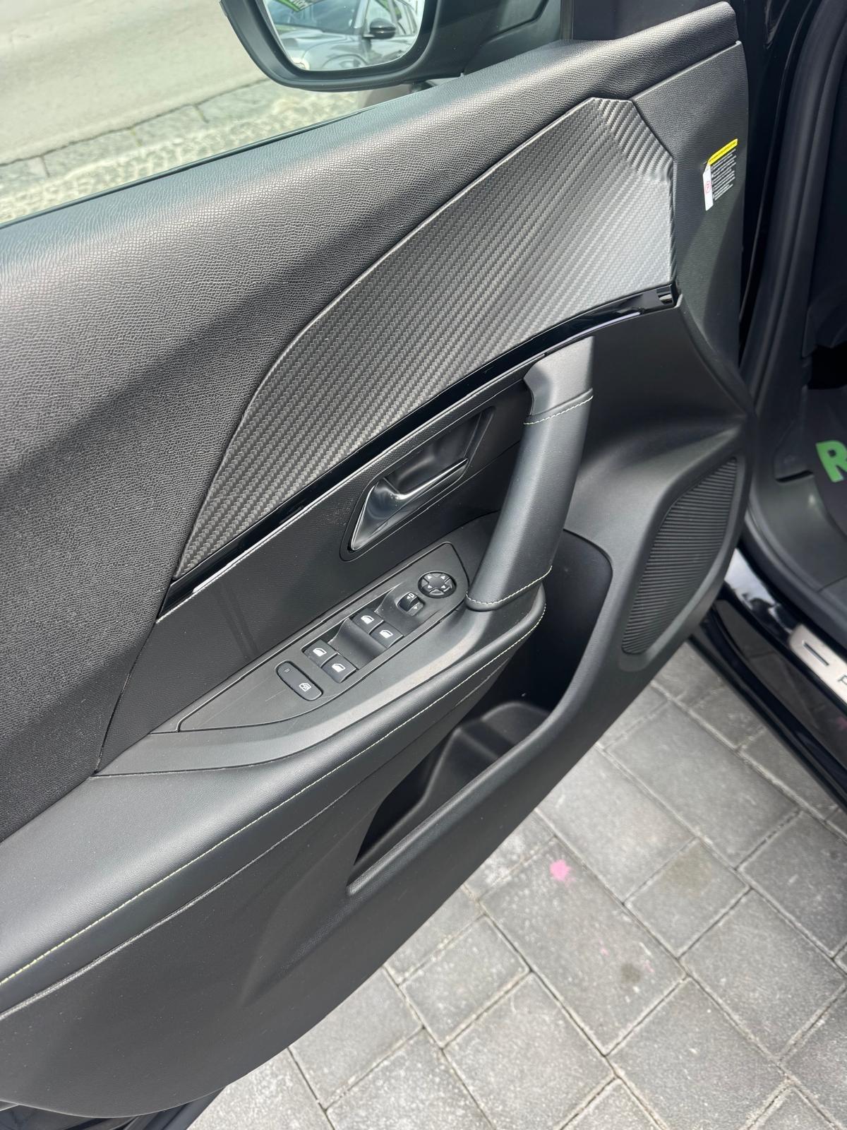 Peugeot 2008 BlueHDi 130 S&S EAT8 GT