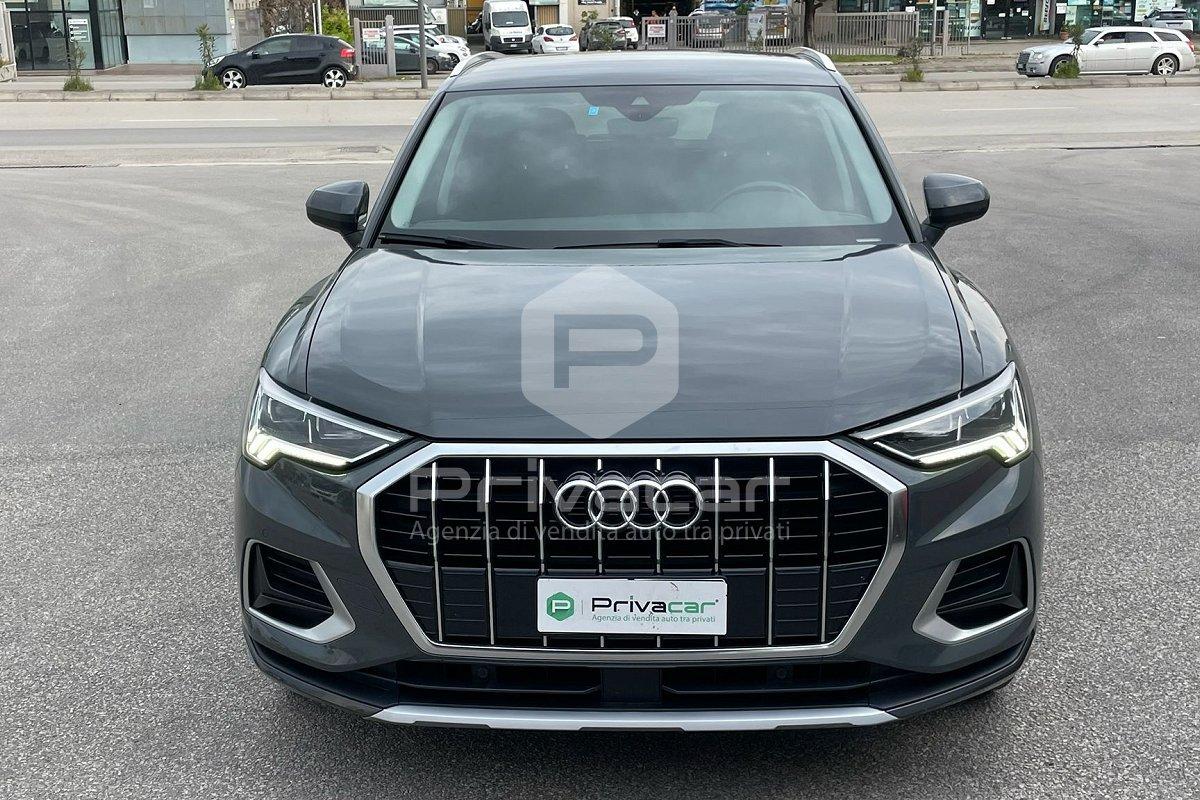 AUDI Q3 35 TDI S tronic Business Advanced