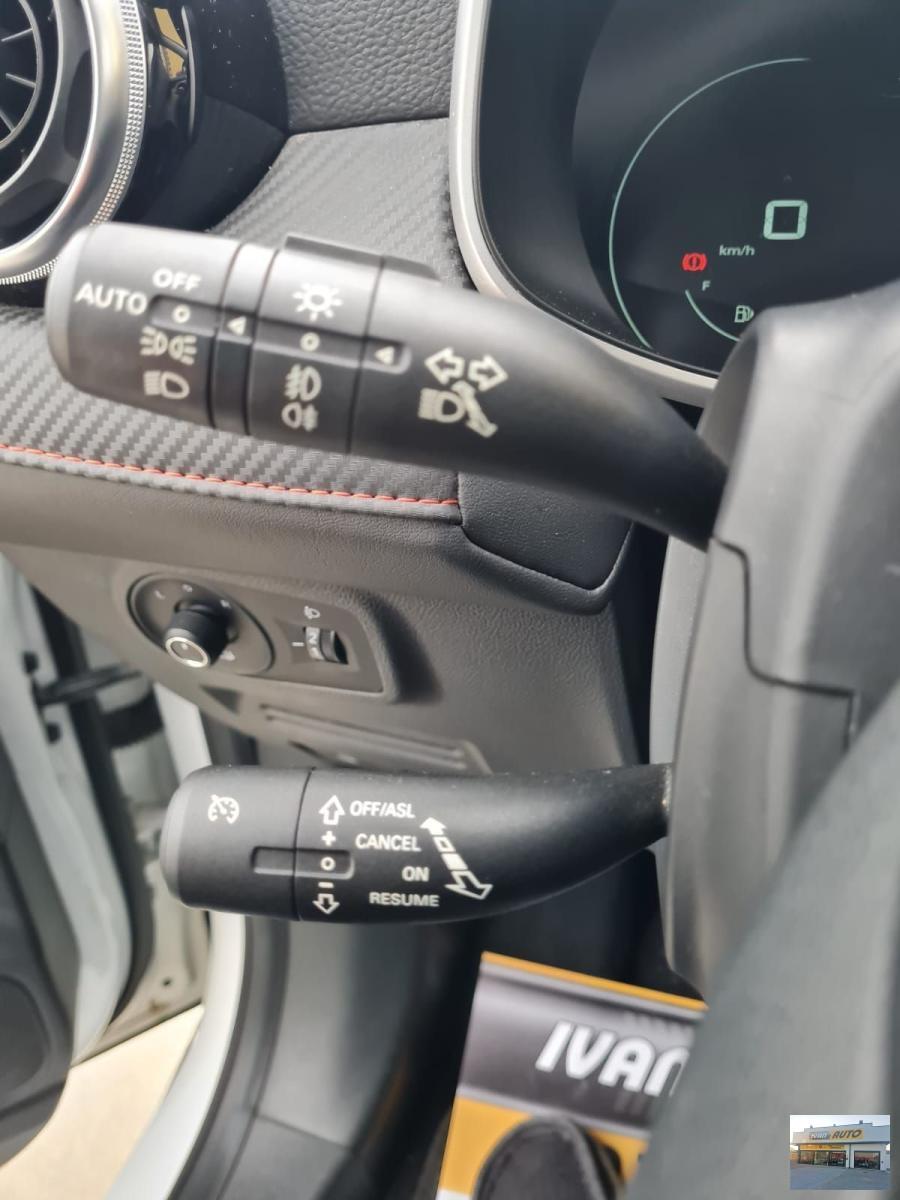 MG ZS Luxury 1.5 Benzina-Anno 2022