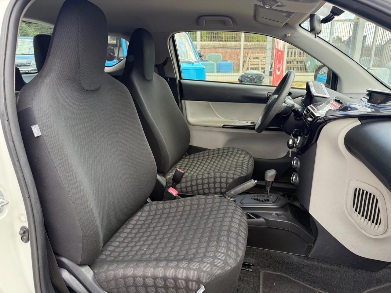 Toyota iQ 1.0 CVT Lounge