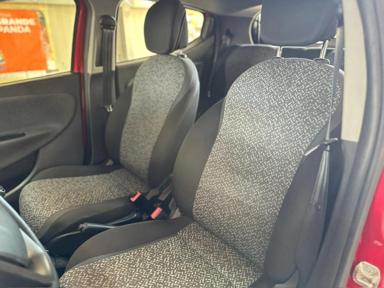 Lancia Ypsilon 1.0 FireFly 5 porte S&S Hybrid Ecochic Silver