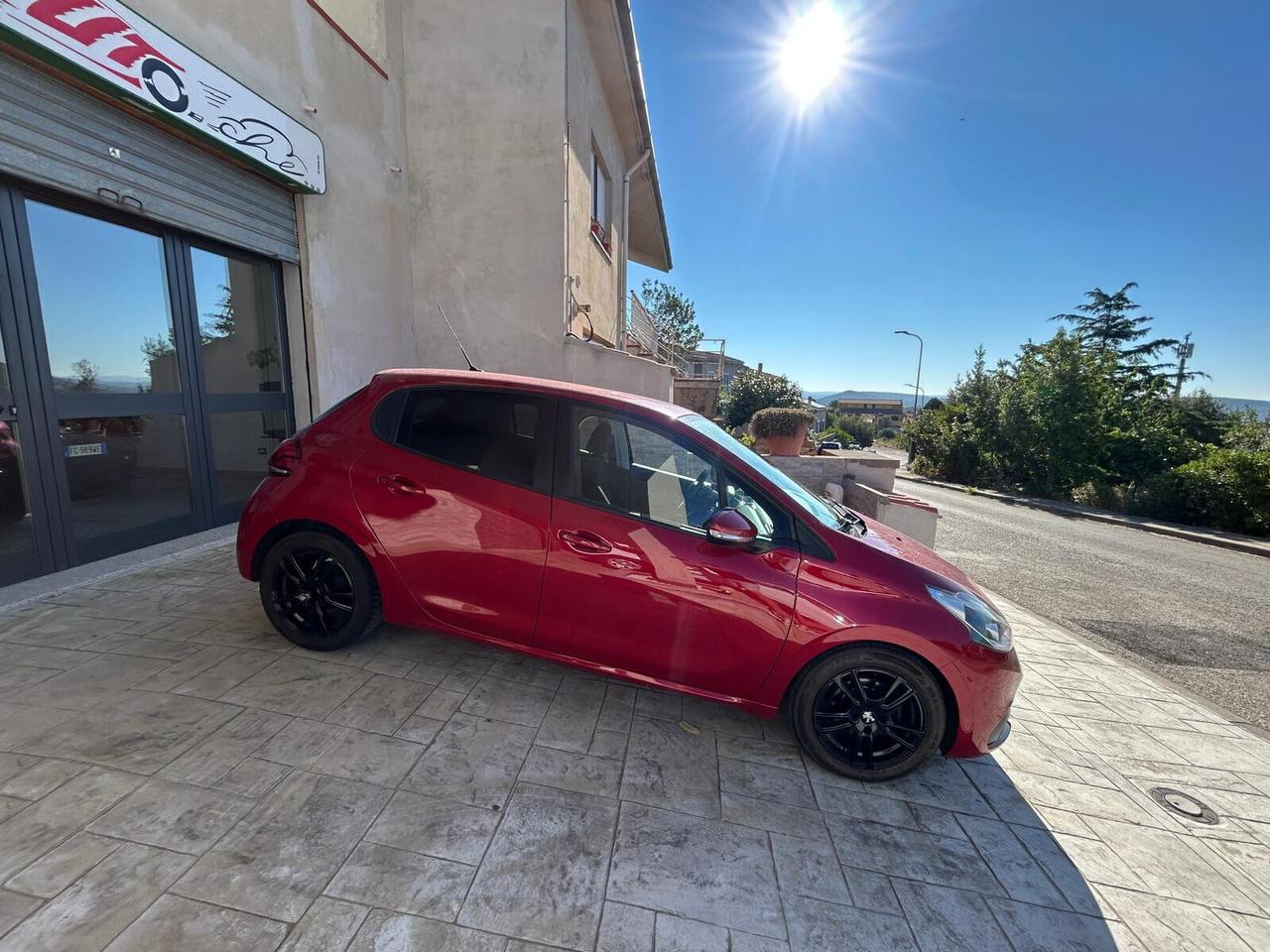 Peugeot 208 BlueHDi 75 5 porte Black Line 2