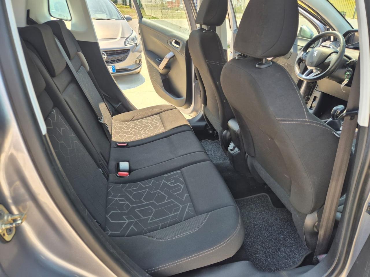Peugeot 2008 1.6 e-HDi 92 CV Stop&Start Allure