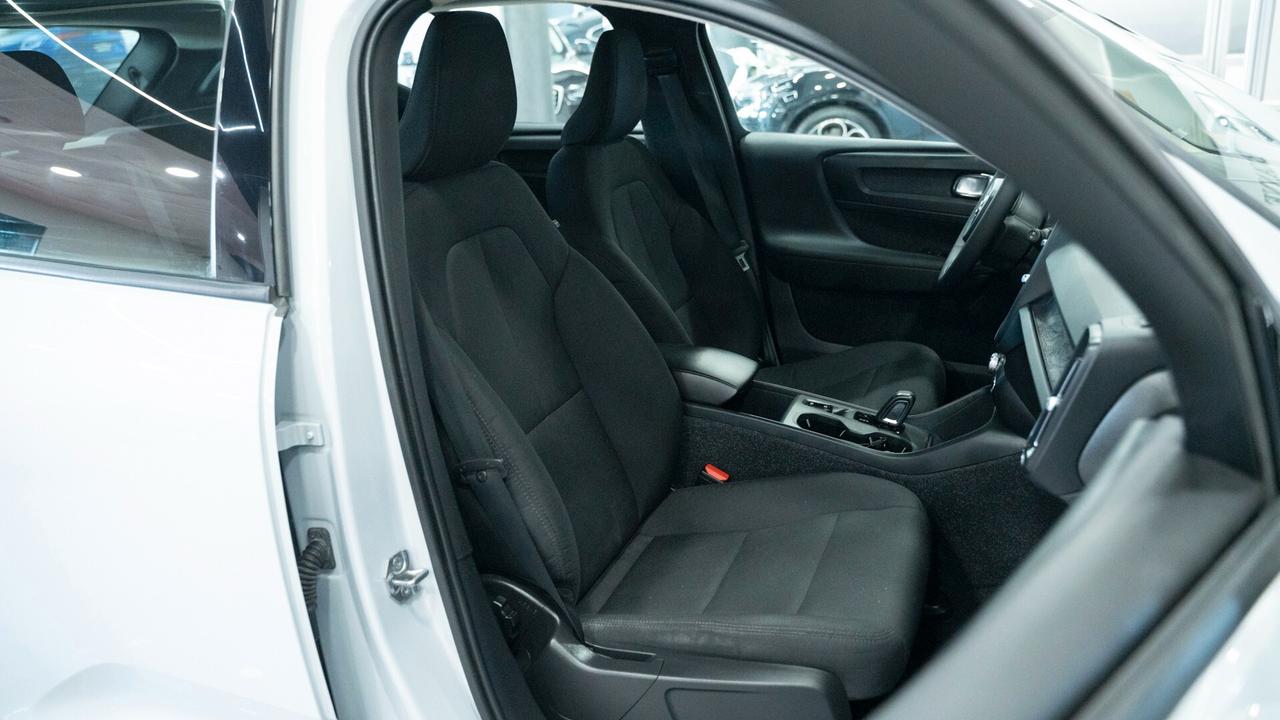 Volvo XC40 2.0 D3 150 CV MOMENTUM PRO AUTO NAVI LED FULL OPTIONAL