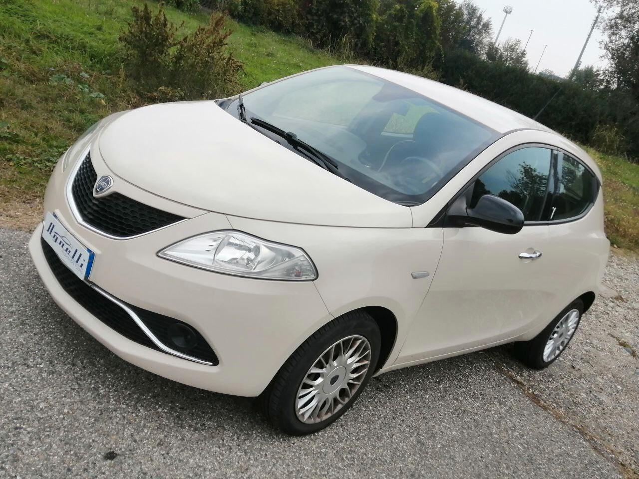 Lancia Ypsilon 1.2 69 CV 5 porte Silver