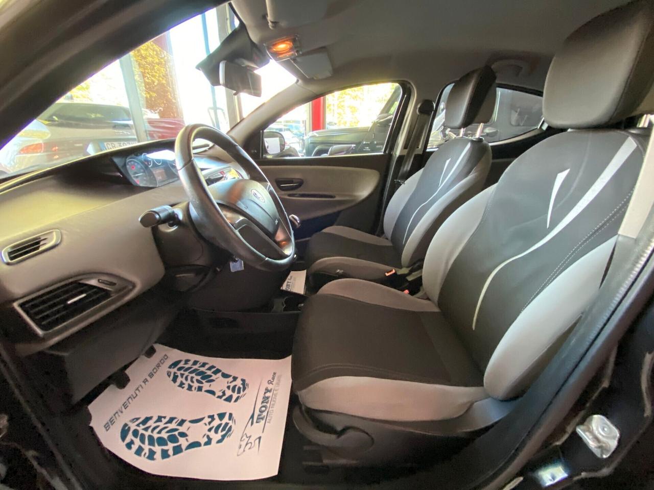 Lancia Ypsilon 1.2 69 CV 5 porte S&S Platinum