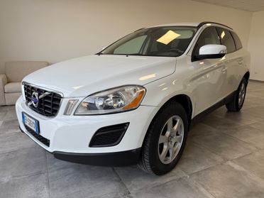 Volvo XC 60 XC60 D5 AWD Geartronic Momentum