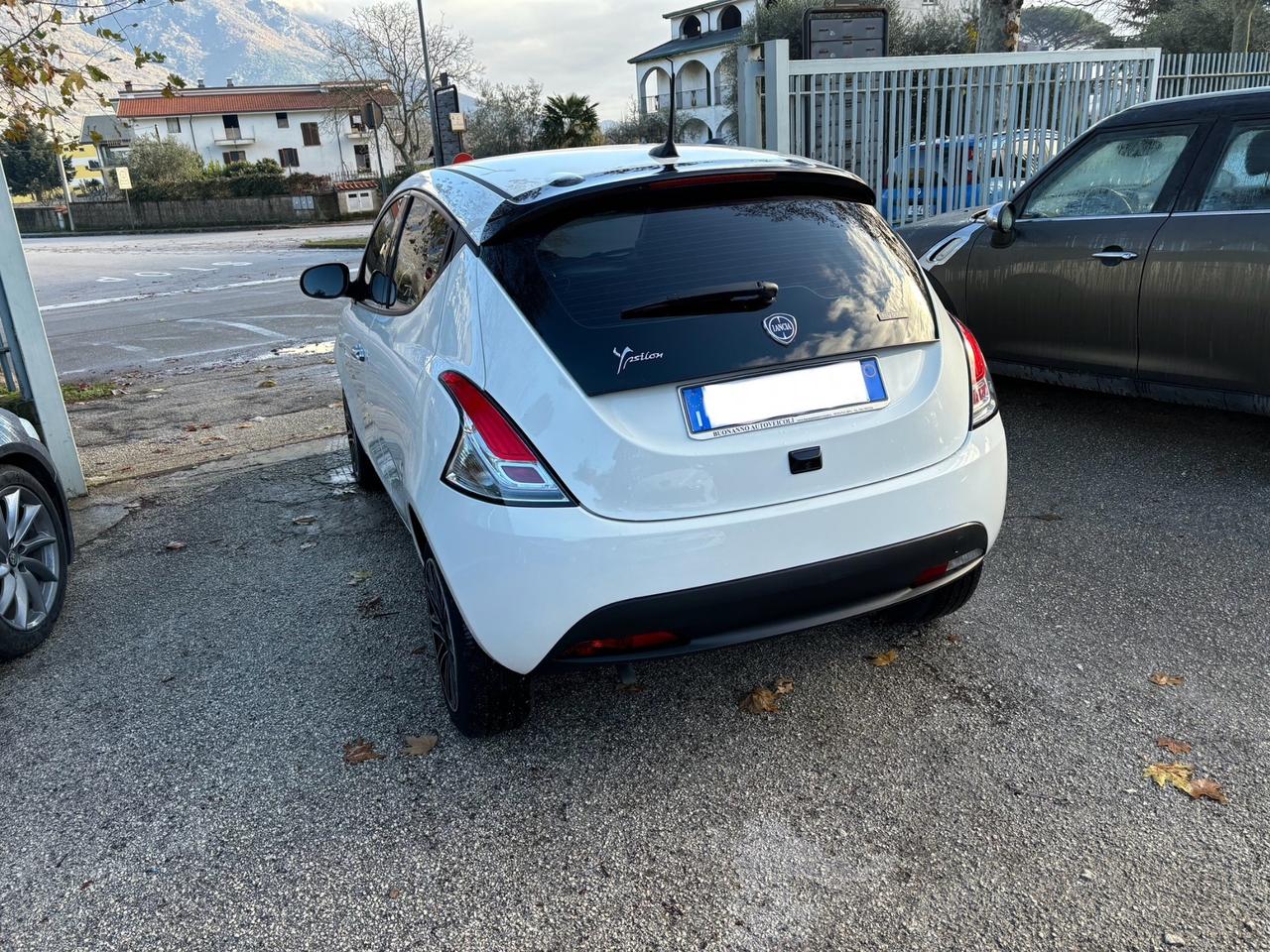 Lancia Ypsilon 1.0 FireFly 5 porte S&S Hybrid Ecochic Gold