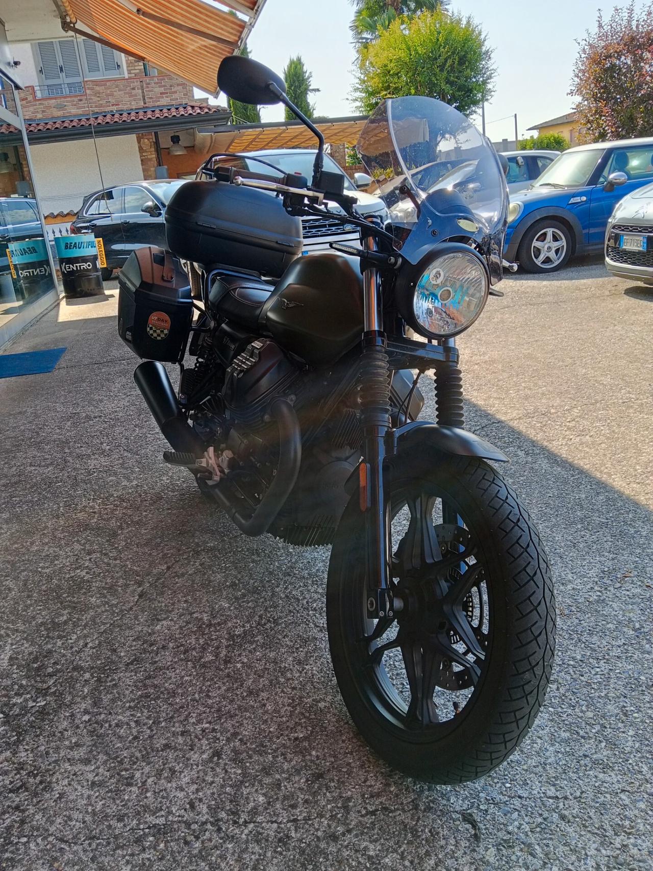 Moto Guzzi V7 III 750 Stone