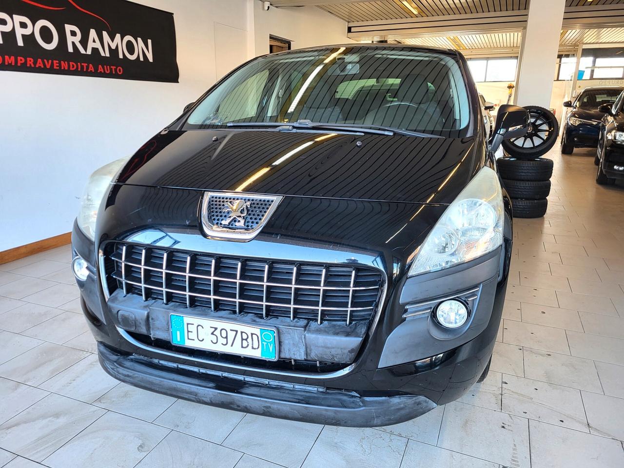 Peugeot 3008 1.6 HDi 110CV cambio robotizzato Business