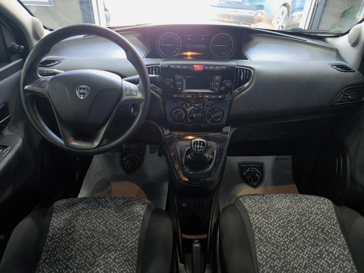 Lancia Ypsilon 1.0 FireFly 5 porte S&S Hybrid Ecochic Silver