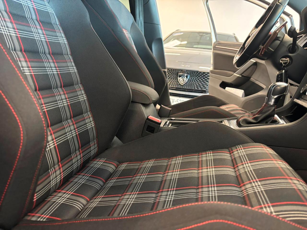 Volkswagen Golf GTI Performance 2.0 TSI 230 CV DSG 5p.