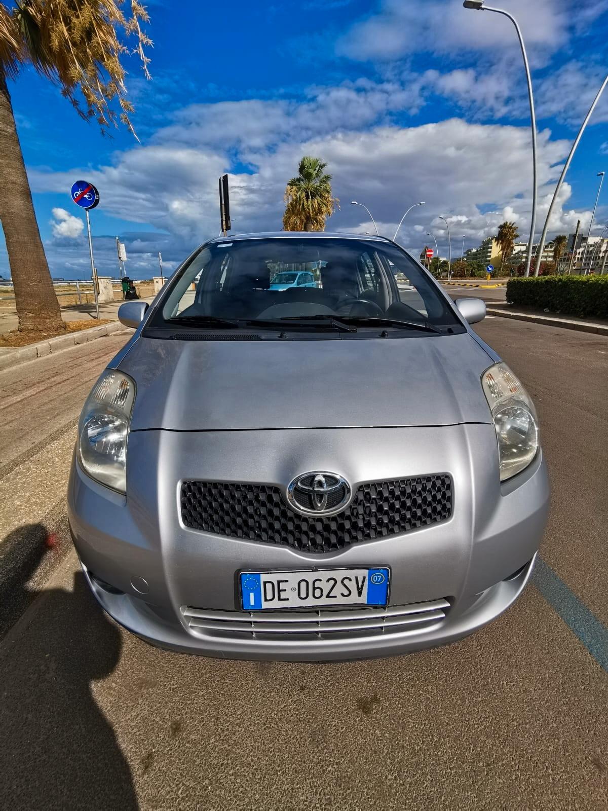 Toyota Yaris 1.0 5 porte Sol