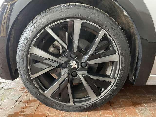 Peugeot 208 1.2 100cv GT EAT8 + Navi + Key Less + Camera
