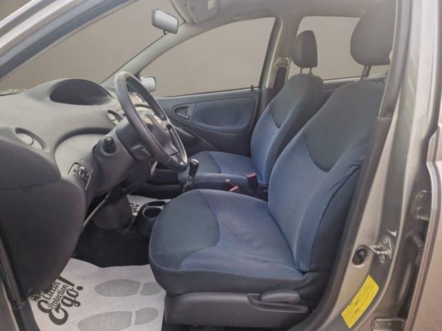 TOYOTA Yaris 1.0i 16V cat 5 porte Sol