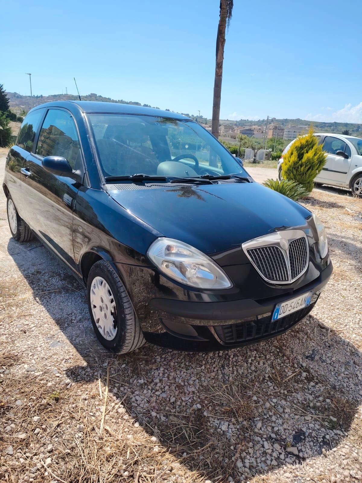 Lancia Ypsilon 1.3 MJT 75 CV Argento