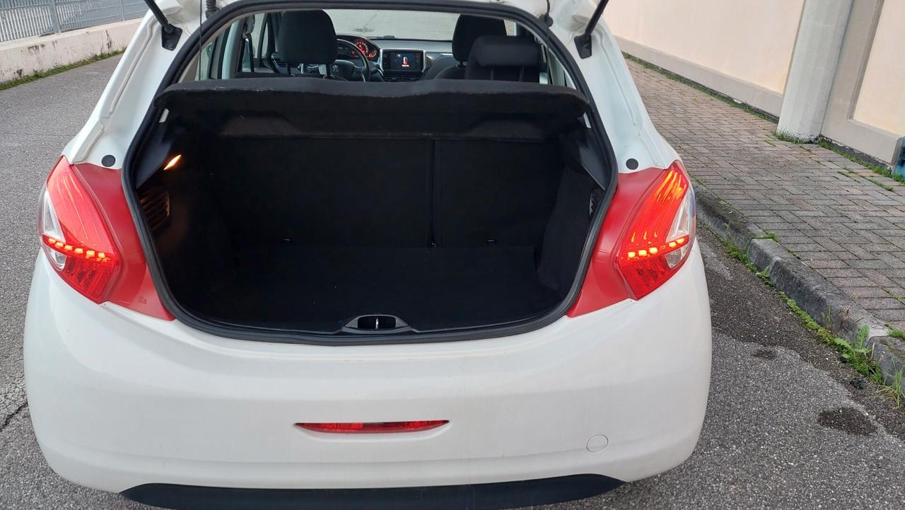 Peugeot 208 1.4 HDi 68 CV 5 porte ..NEOPATENTATI..