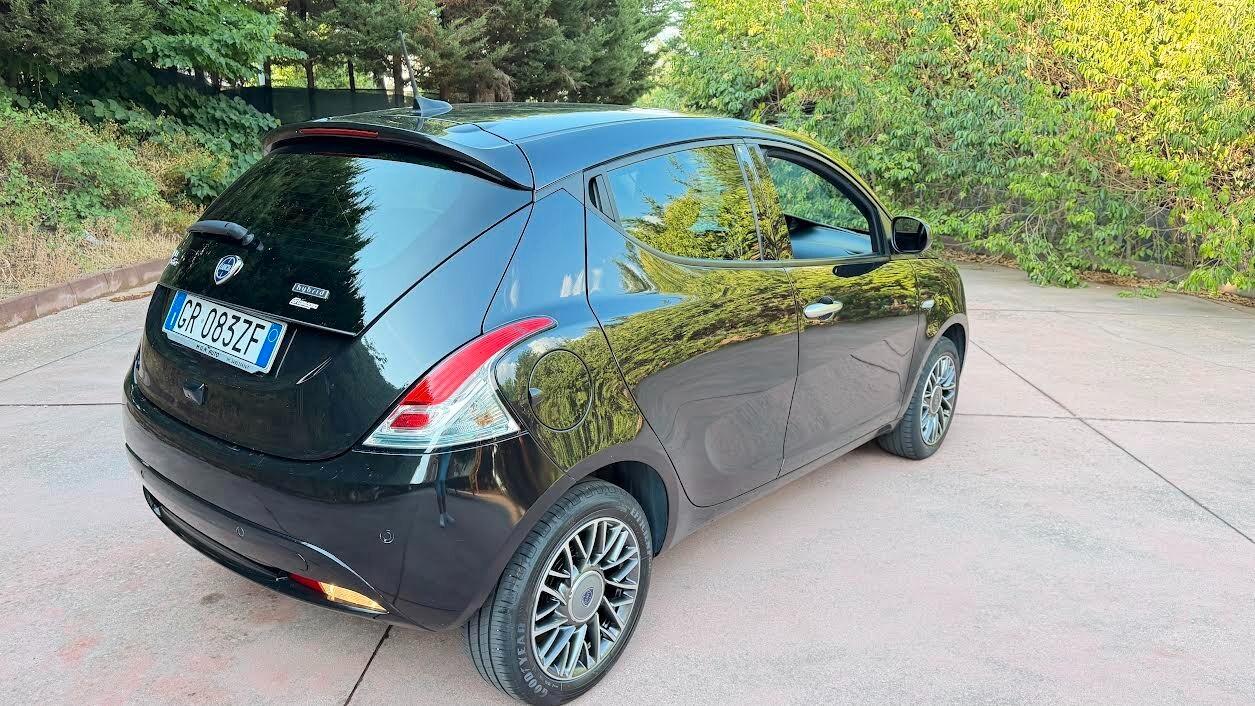 Lancia Ypsilon 1.0 FireFly 5 porte S&S Hybrid Gold Plus