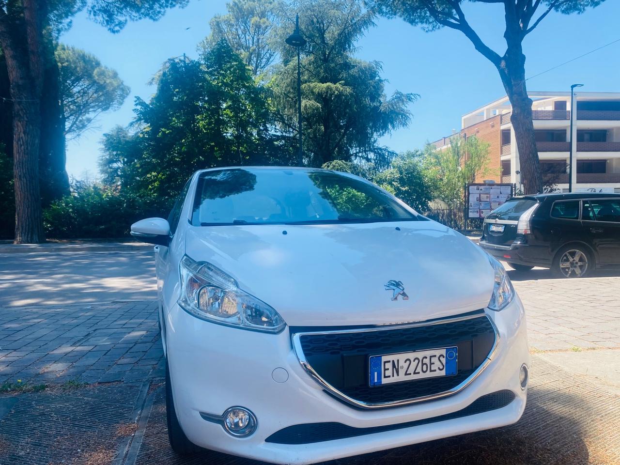 Peugeot 208 1.4 HDi 68 CV 3 porte Allure