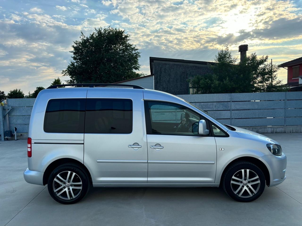 Volkswagen Caddy 5 posti