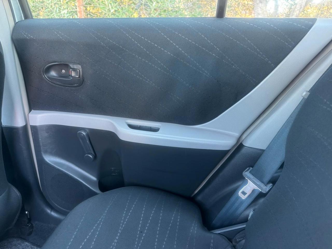 Toyota Yaris 1.0 5 porte