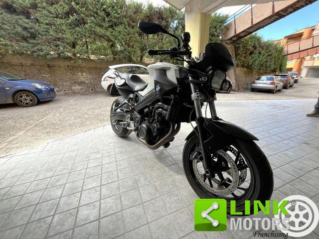 BMW F 800 R .