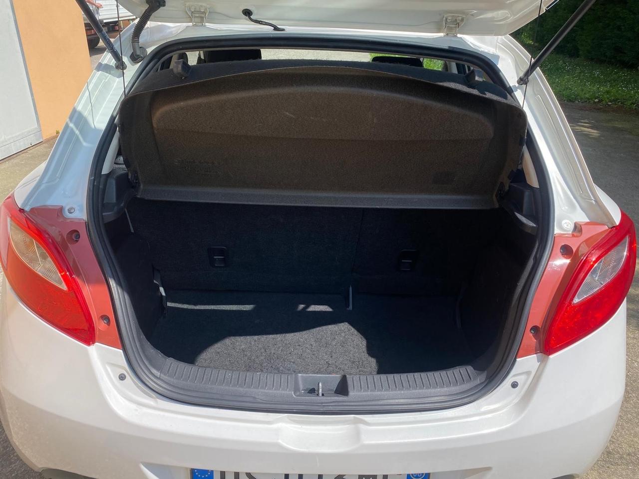 MAZDA 2 1.4 DIESEL PLUS MOLTO BELLA GUARDA