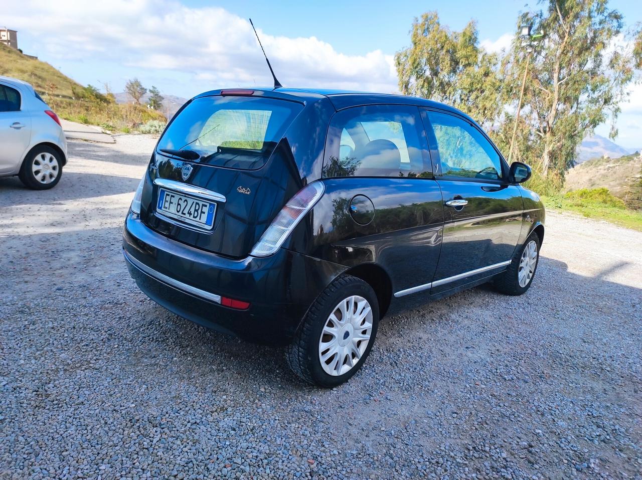 Lancia Ypsilon 1.3 MJT 75 CV Platinum