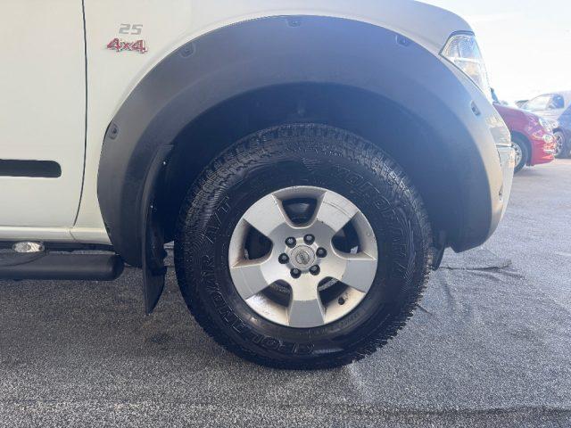 NISSAN Navara 2.5 dCi 4 porte Double Cab LE gancio traino