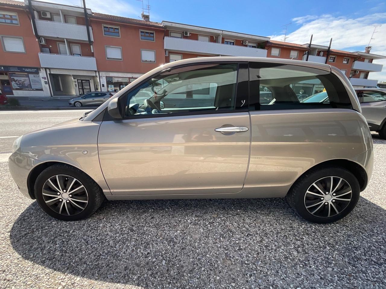 Lancia Ypsilon 1.2 Versus
