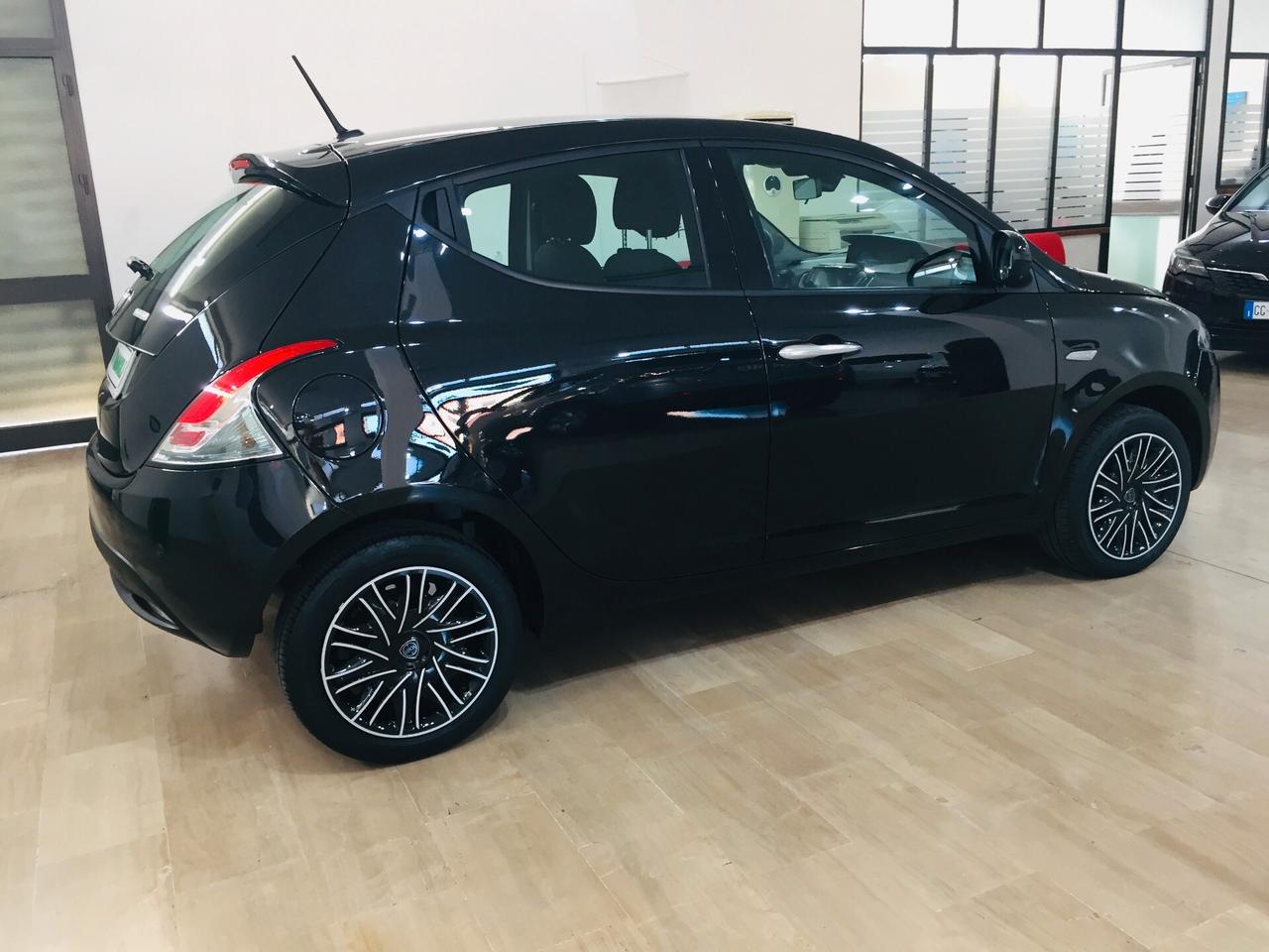 LANCIA Ypsilon 1.0 FireFly 5p. S&S Hybrid
