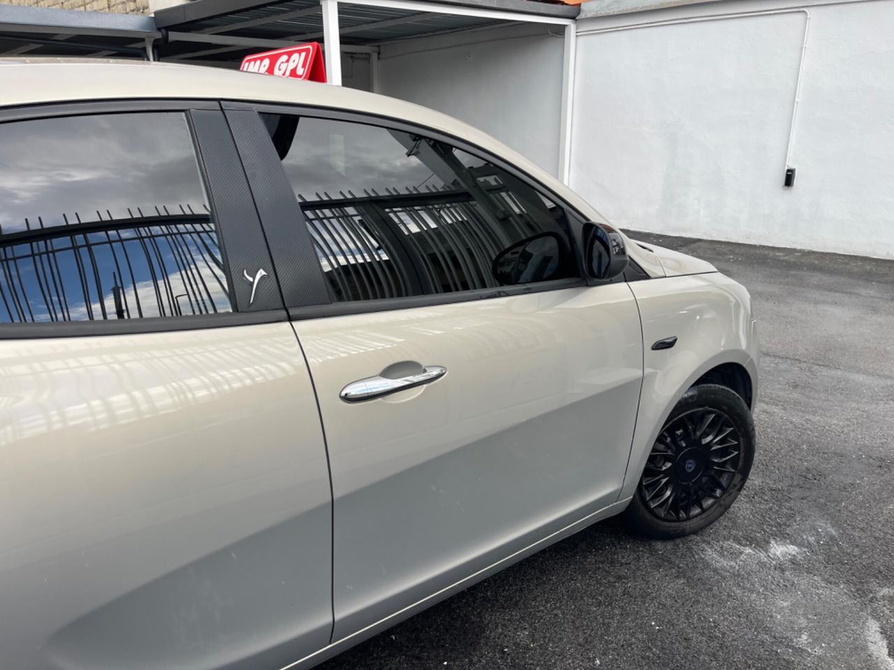 Lancia Ypsilon 1.2 69 CV 5 porte GPL Ecochic Gold