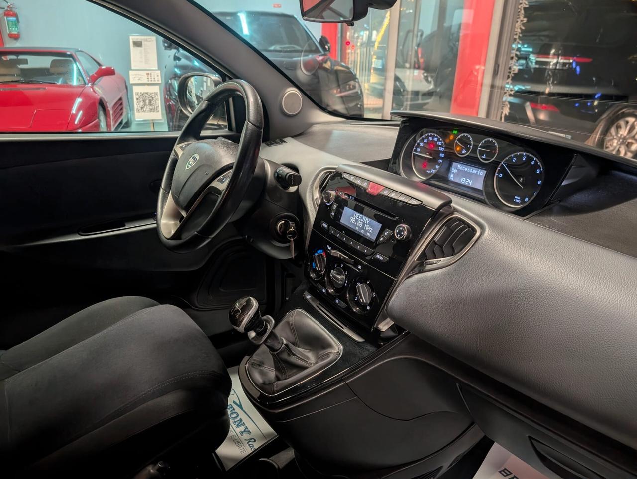 Lancia Ypsilon 0.9 TwinAir 85 CV 5 porte Metano