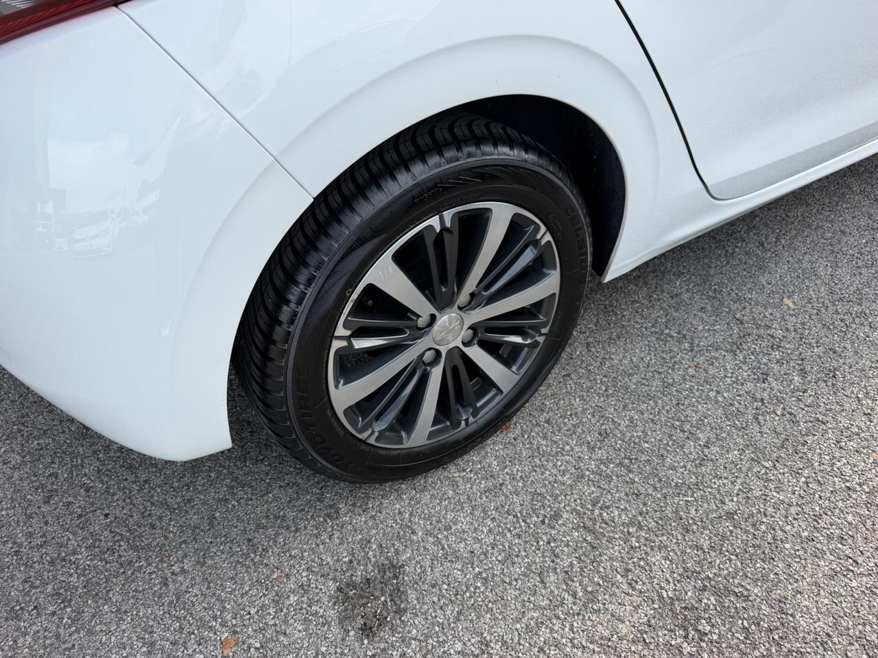 Peugeot 208 1.2 benzina Neopatentati
