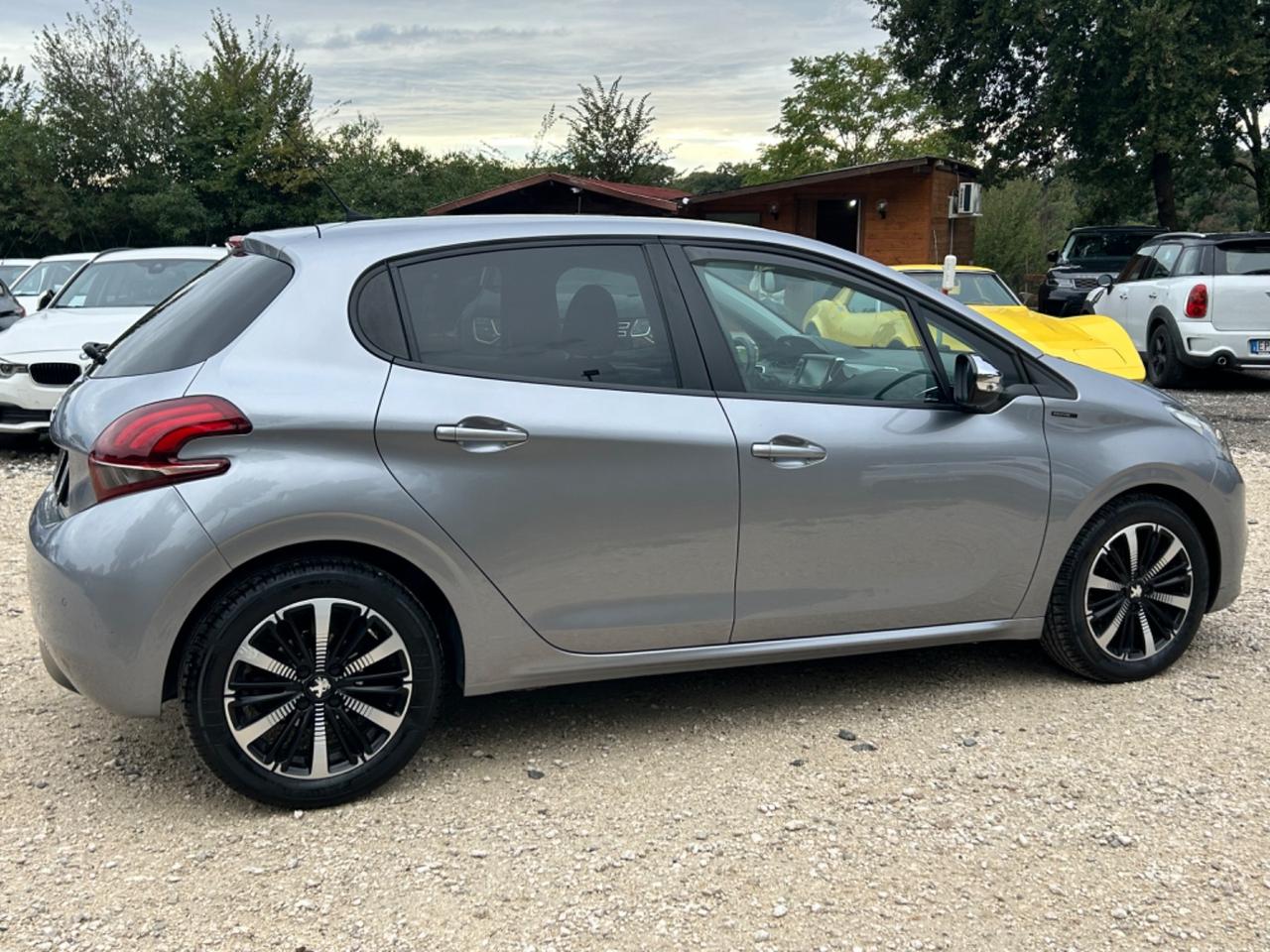 Peugeot 208 BlueHDi 100 S&S 5 porte Signature