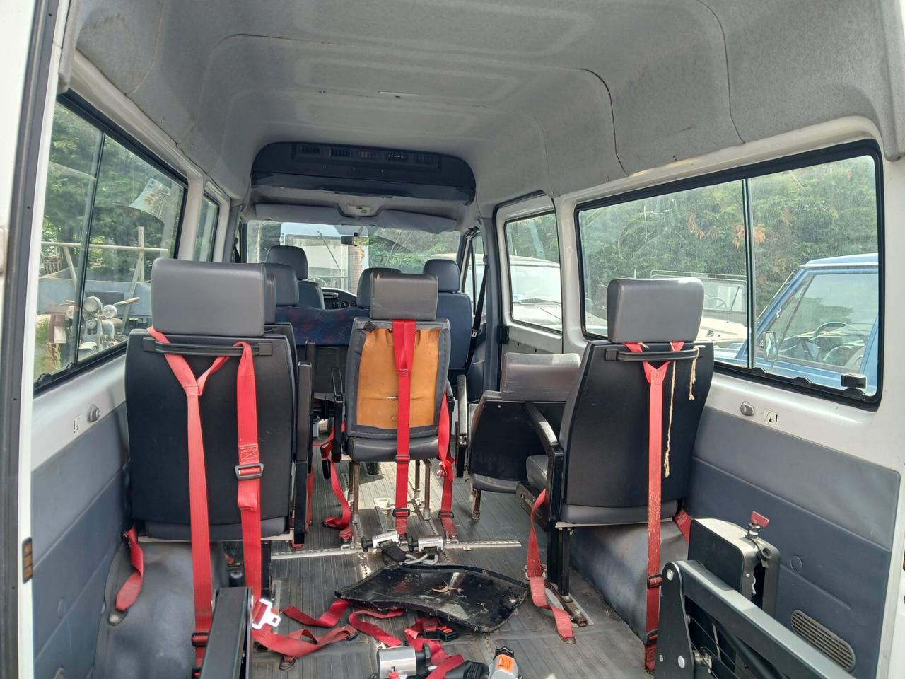 Mercedes Sprinter 9 posti clima pedana