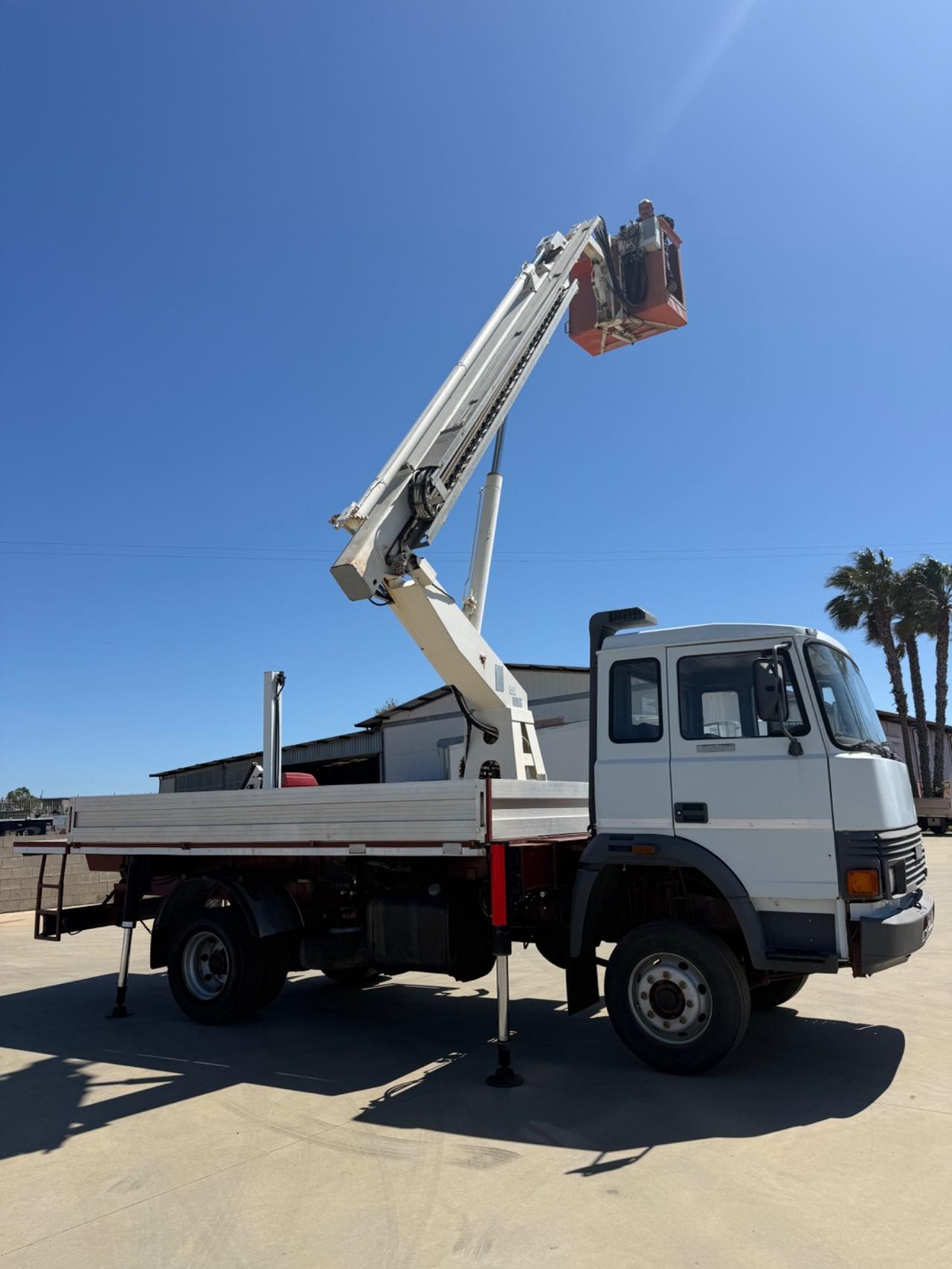 Iveco 115-17 PIATTAFORMA BIZZOCCHI 18 Mt