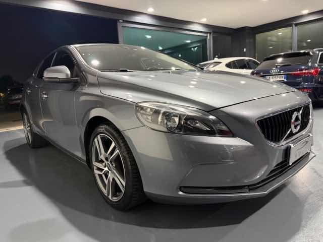 VOLVO V40 D2 R-design