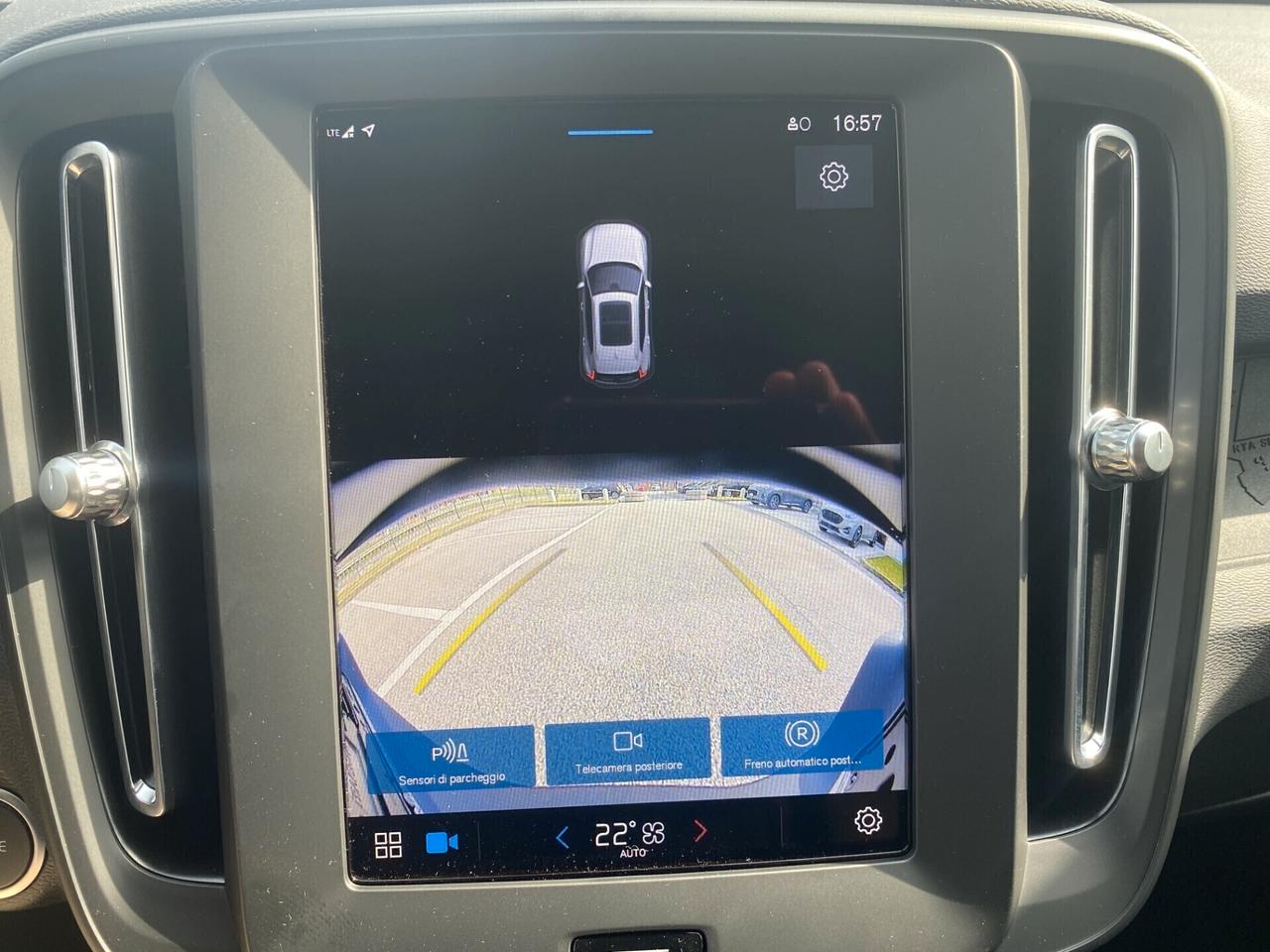 Volvo XC40 B3 (Benzina/Hybrid) Autom. Essential