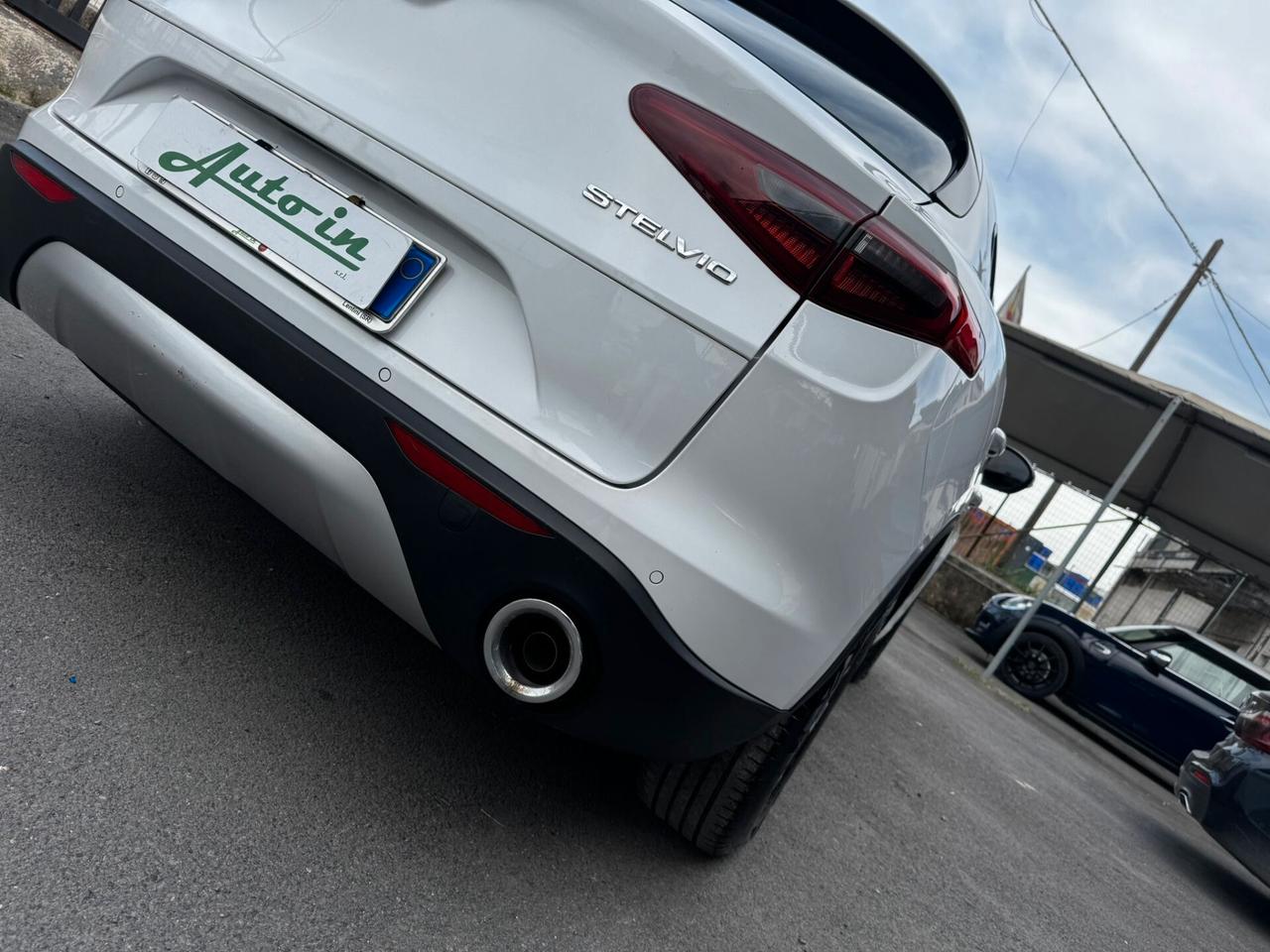 Alfa Romeo Stelvio 2.2 Turbodiesel 160 CV AT8 RWD Super
