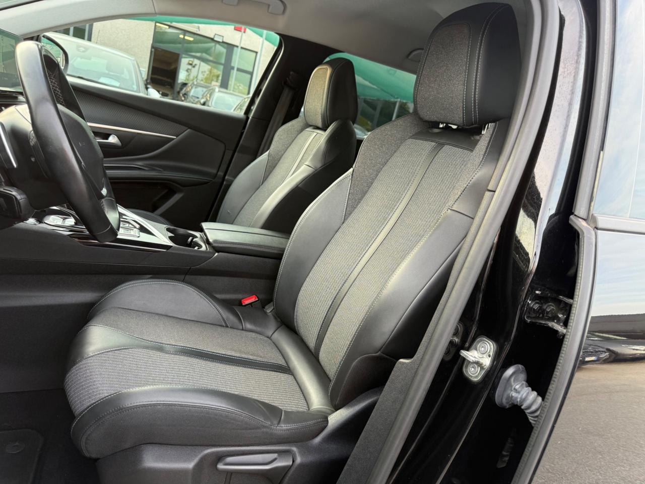 Peugeot 5008 BlueHDi 130 S&S EAT8 Allure Pack