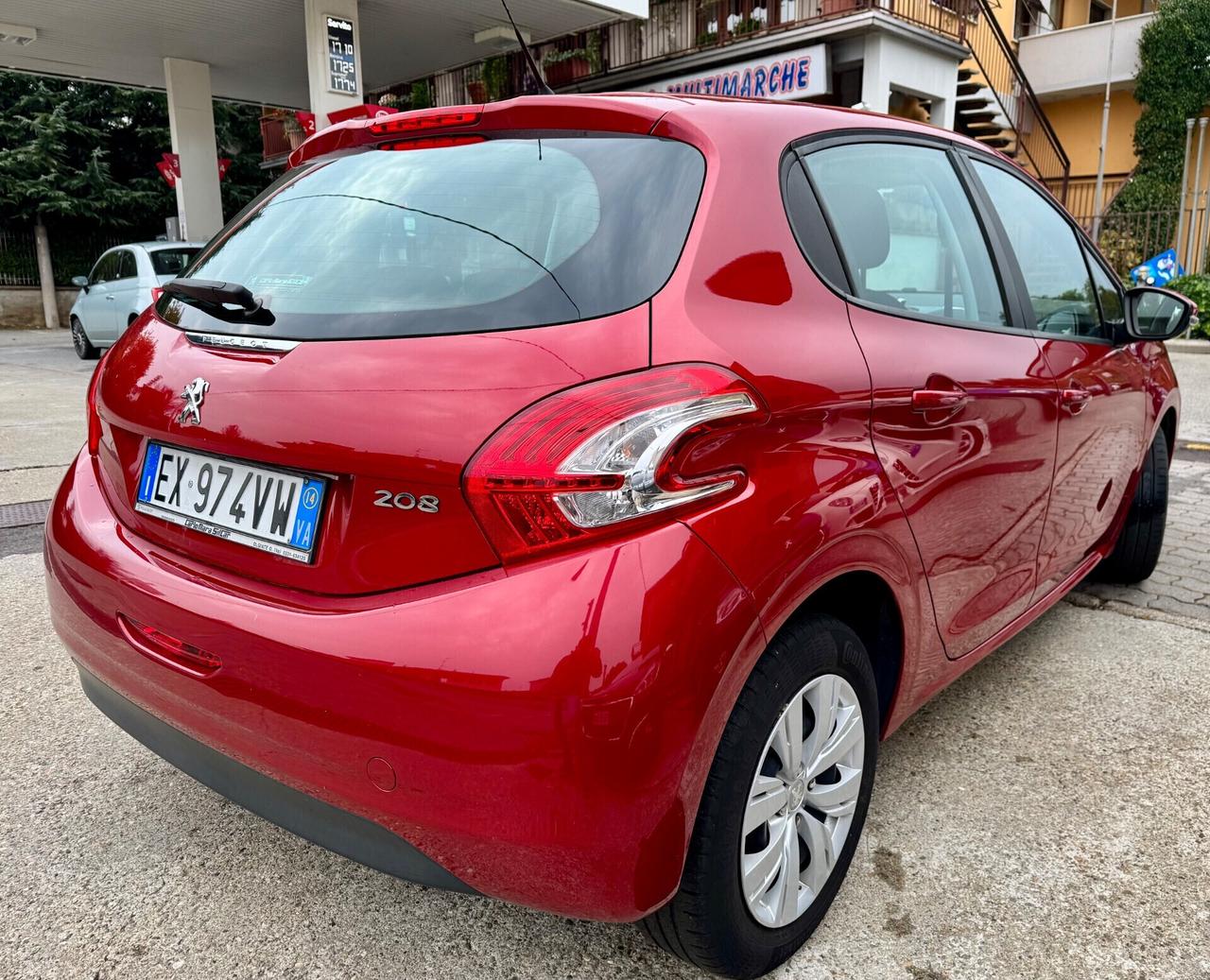 Peugeot 208 1.4 HDi 68 CV 5 porte Allure