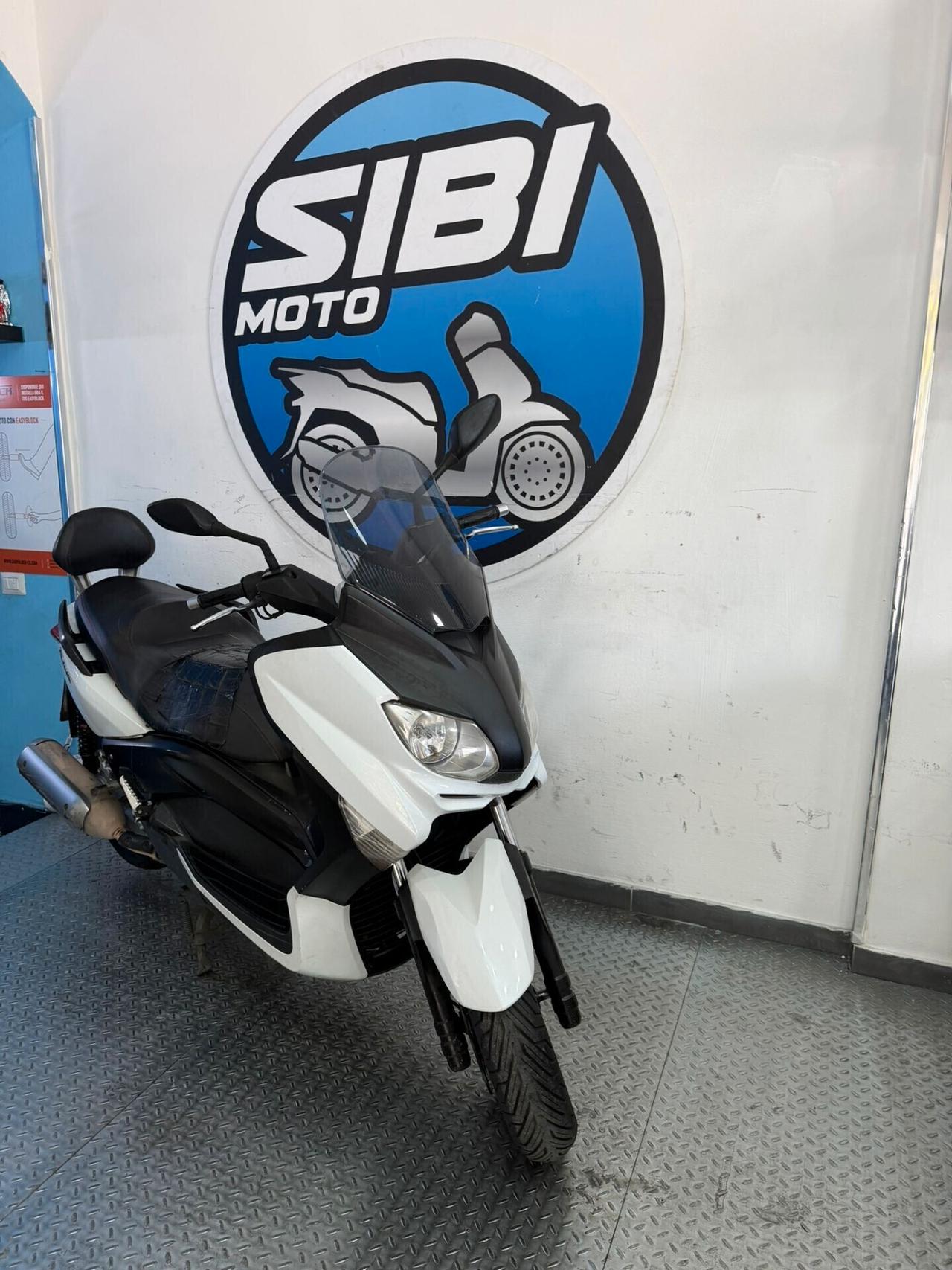 Yamaha X-Max 250
