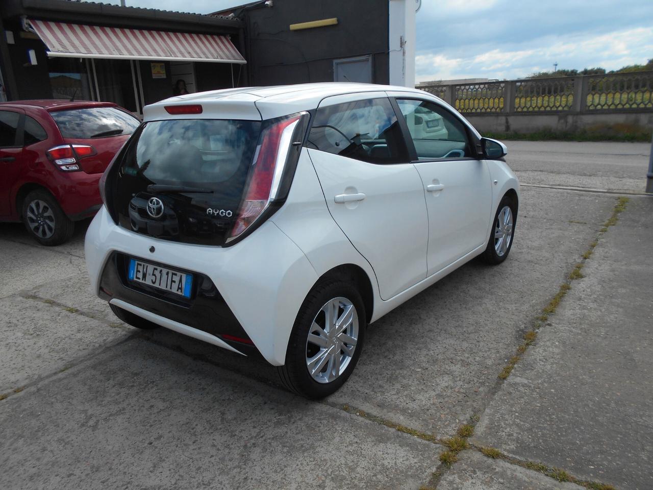 Toyota Aygo 1.0 VVT-i 69 CV 5 porte x-cite