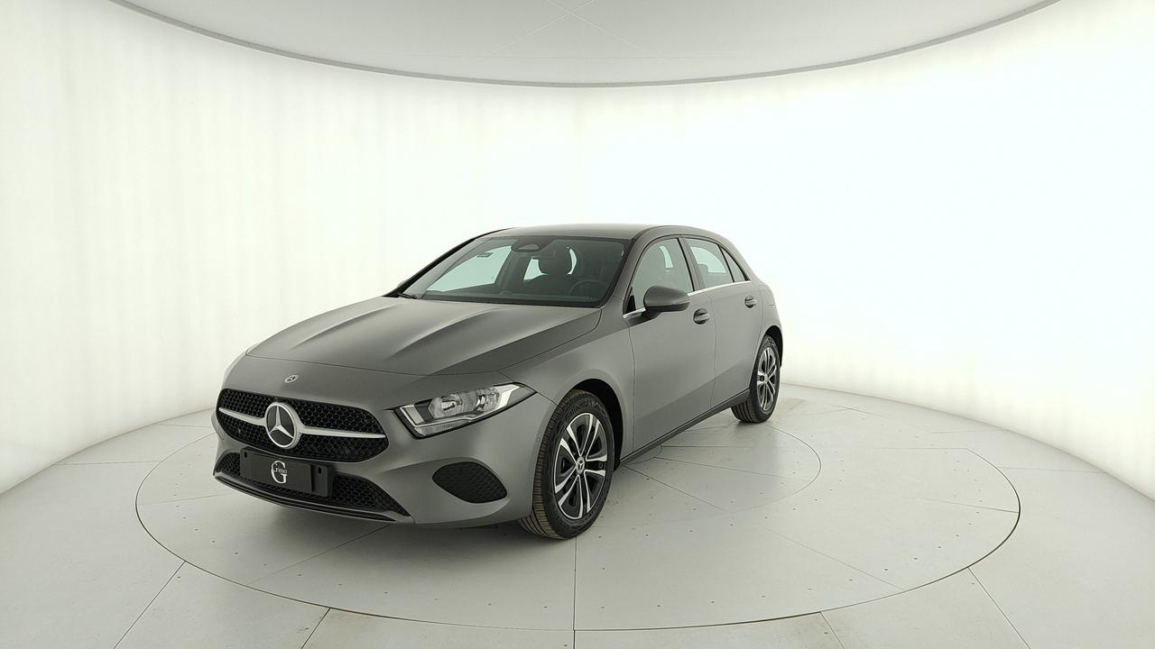 Mercedes-Benz A 250 e con tecnologia ibrida EQ